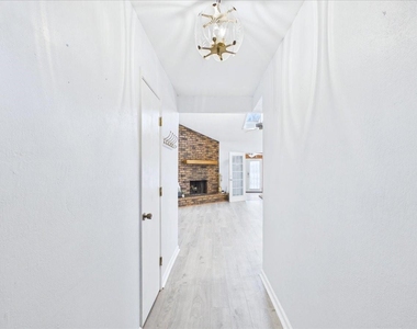 1112 Fox River Lane - Photo Thumbnail 5
