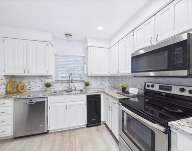 1112 Fox River Lane - Photo Thumbnail 13
