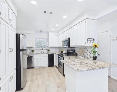 1112 Fox River Lane - Photo Thumbnail 11