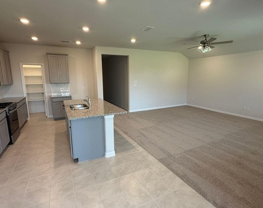 820 Jacquelyn Dr - Photo Thumbnail 4