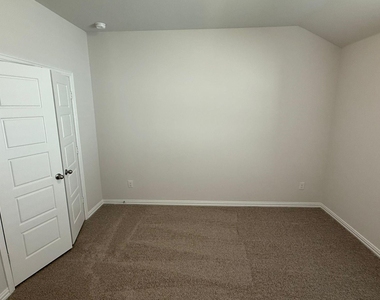 820 Jacquelyn Dr - Photo Thumbnail 17