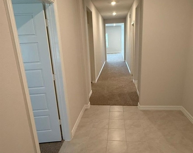 820 Jacquelyn Dr - Photo Thumbnail 16
