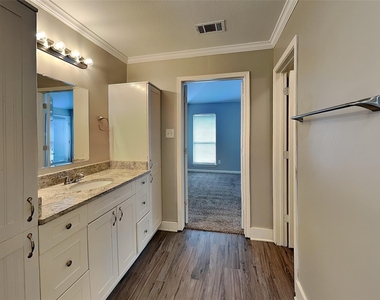 4504 Westchase Circle - Photo Thumbnail 9