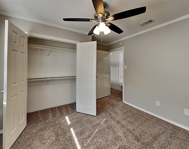 4504 Westchase Circle - Photo Thumbnail 13