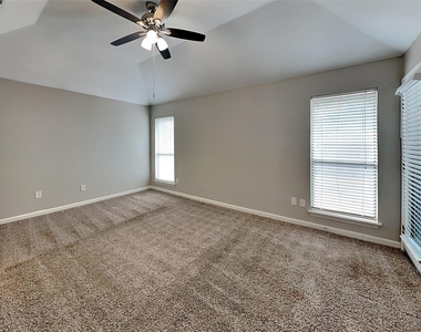 4504 Westchase Circle - Photo Thumbnail 8