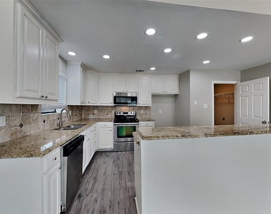 4504 Westchase Circle - Photo Thumbnail 4