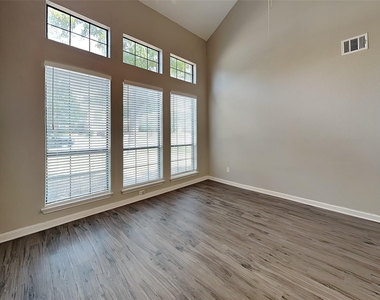 4504 Westchase Circle - Photo Thumbnail 2