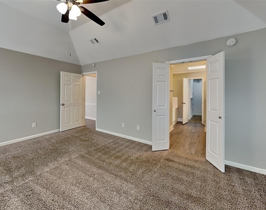 4504 Westchase Circle - Photo Thumbnail 7