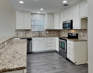 4504 Westchase Circle - Photo Thumbnail 5
