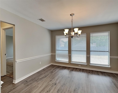 4504 Westchase Circle - Photo Thumbnail 6