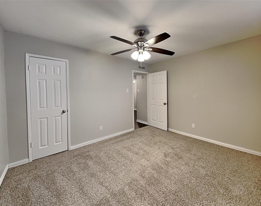 5905 Cedar Lane - Photo Thumbnail 12