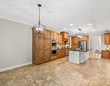 7832 Chapel Creek Drive - Photo Thumbnail 10