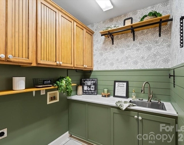 7832 Chapel Creek Drive - Photo Thumbnail 12