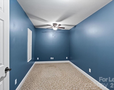 7832 Chapel Creek Drive - Photo Thumbnail 21