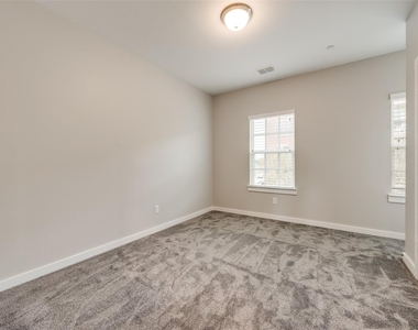 8712 Ice House Drive - Photo Thumbnail 12