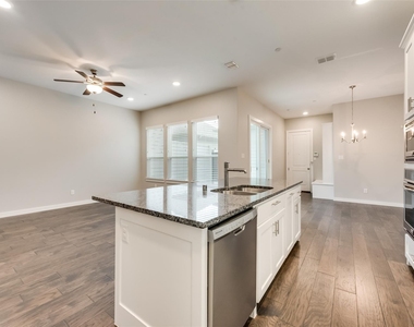 8712 Ice House Drive - Photo Thumbnail 3
