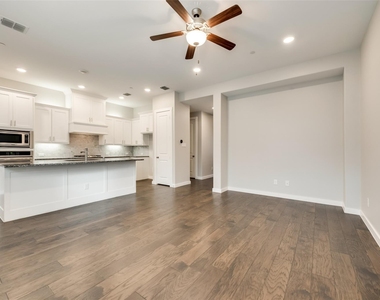 8712 Ice House Drive - Photo Thumbnail 2