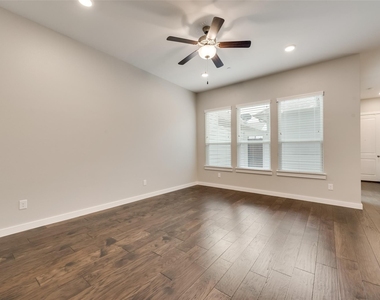 8712 Ice House Drive - Photo Thumbnail 6