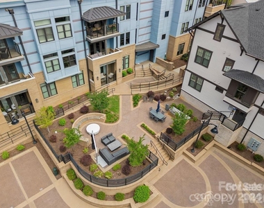 2401 Euclid Avenue - Photo Thumbnail 3