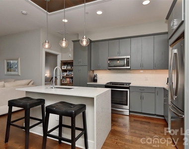 2401 Euclid Avenue - Photo Thumbnail 4