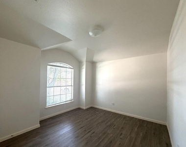 507 Tumbleweed Drive - Photo Thumbnail 6