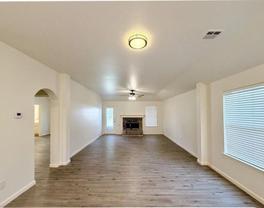 507 Tumbleweed Drive - Photo Thumbnail 4