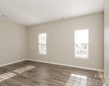 7215 Duchamp Drive - Photo Thumbnail 8