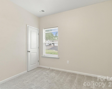 405 Baker Street - Photo Thumbnail 9