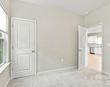 405 Baker Street - Photo Thumbnail 7