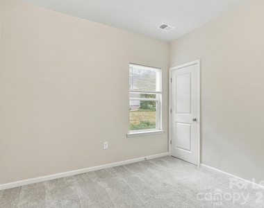 405 Baker Street - Photo Thumbnail 8