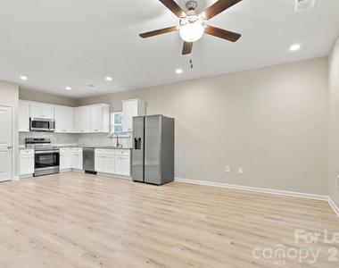 405 Baker Street - Photo Thumbnail 3