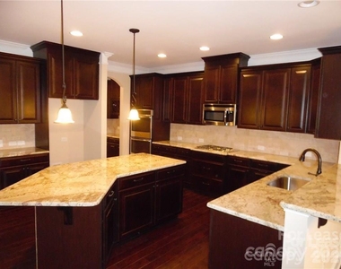 117 Elmrich Court - Photo Thumbnail 5