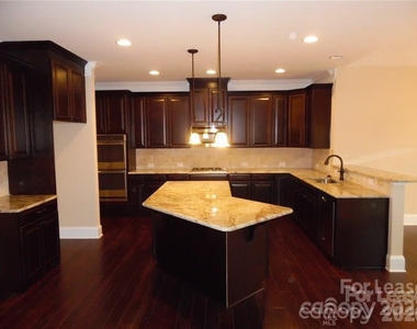 117 Elmrich Court - Photo Thumbnail 6