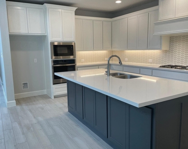 2616 Griffith Mews - Photo Thumbnail 13