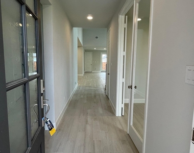2616 Griffith Mews - Photo Thumbnail 2