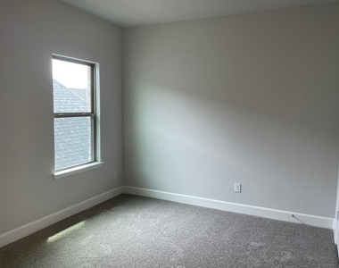 2616 Griffith Mews - Photo Thumbnail 30