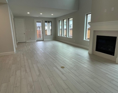 2616 Griffith Mews - Photo Thumbnail 11