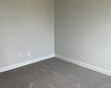 2616 Griffith Mews - Photo Thumbnail 24
