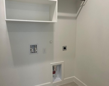 2616 Griffith Mews - Photo Thumbnail 16