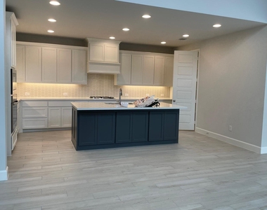 2616 Griffith Mews - Photo Thumbnail 12