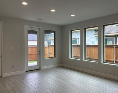 2616 Griffith Mews - Photo Thumbnail 14