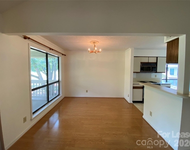 7962 Greenside Court - Photo Thumbnail 9