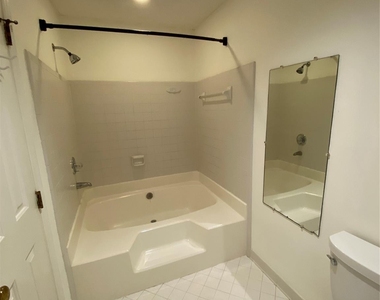 7962 Greenside Court - Photo Thumbnail 17