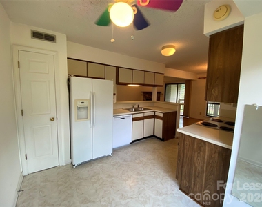 7962 Greenside Court - Photo Thumbnail 14