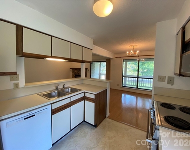 7962 Greenside Court - Photo Thumbnail 12