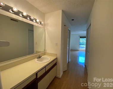 7962 Greenside Court - Photo Thumbnail 18