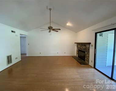7962 Greenside Court - Photo Thumbnail 7