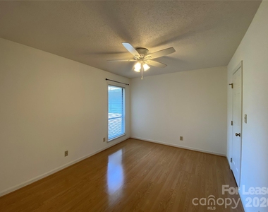 7962 Greenside Court - Photo Thumbnail 21
