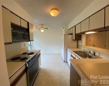 7962 Greenside Court - Photo Thumbnail 13