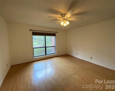 7962 Greenside Court - Photo Thumbnail 16